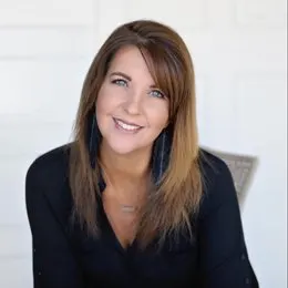 Julie Loeb, real estate agent in Paradise