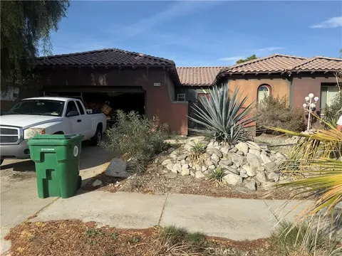 Jeanette Valencia, real estate agent in Cathedral City