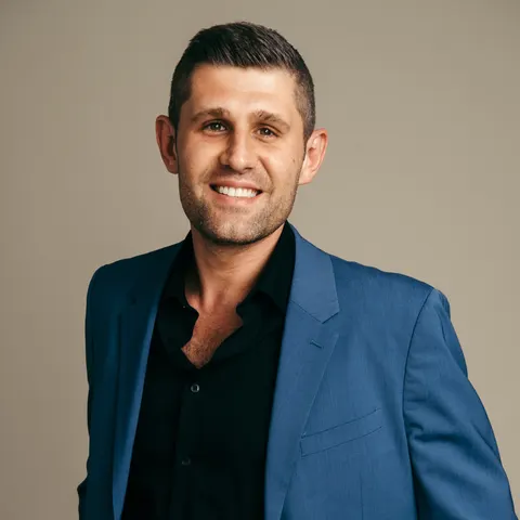 Dennis Chernov, real estate agent in Encino