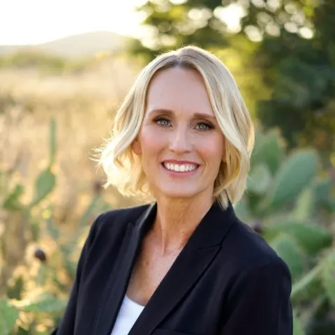 Cheryl Ginolfi, real estate agent in West Hills