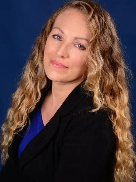 Lacy Bateman, real estate agent in Lakeport