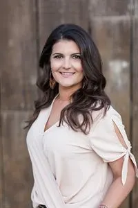 Sarah Bell, real estate agent in Merced