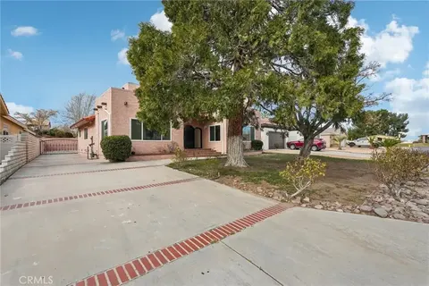 Larry Echavarria, real estate agent in Apple Valley
