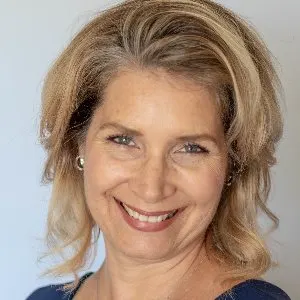 Christine Armendariz, real estate agent in Long Beach