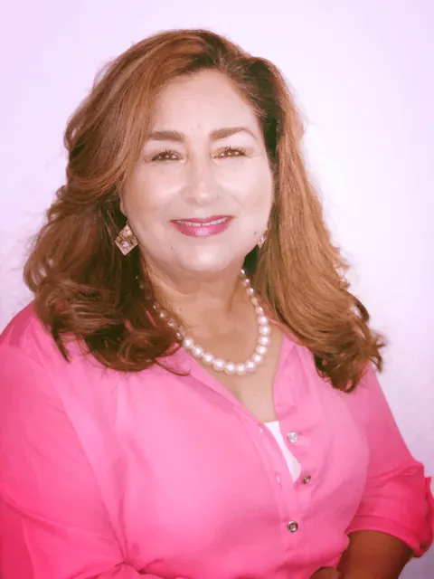 Noemi Castro, real estate agent in New Cuyama