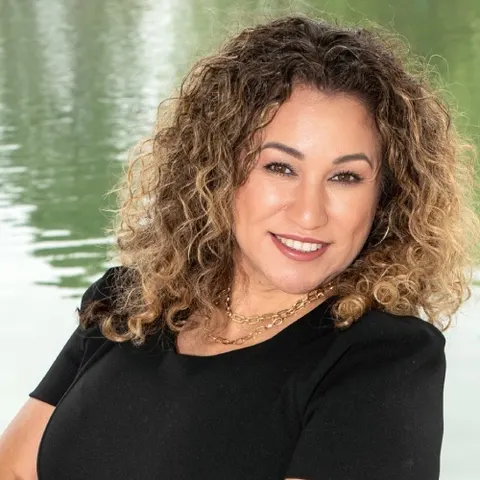 Veronica Montes, real estate agent in 29 Palms