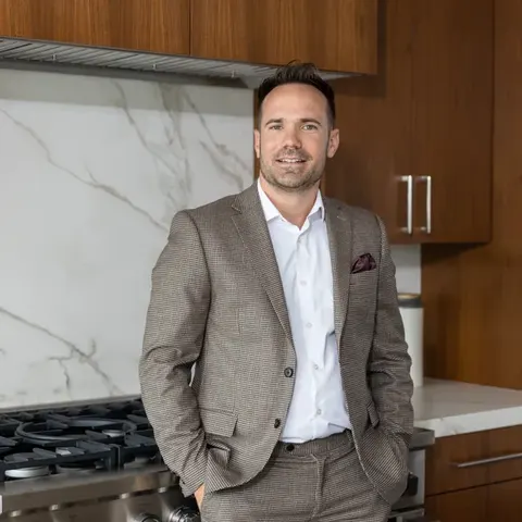 Tamas Batyi, real estate agent in Long Beach
