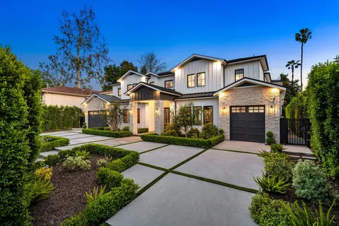 Archie Mendoza, real estate agent in Saugus