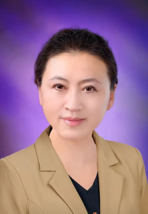 Rae Zhang, real estate agent in Monterey Park